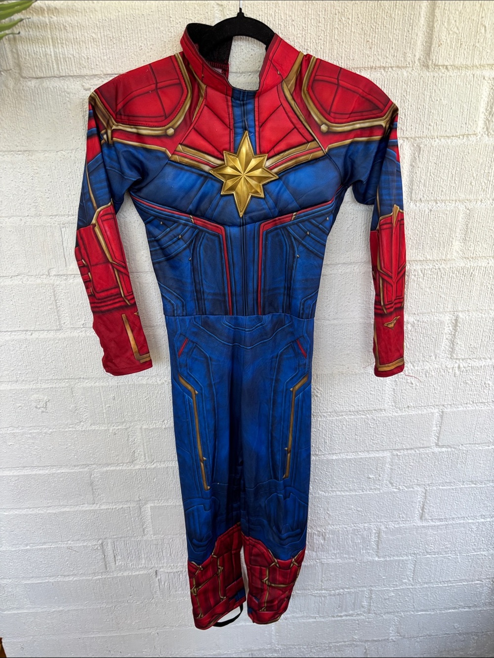 Captain Marvel Superhero Costume in Red, Blue & Gold sz M/8-10 - Picture 6 of 10